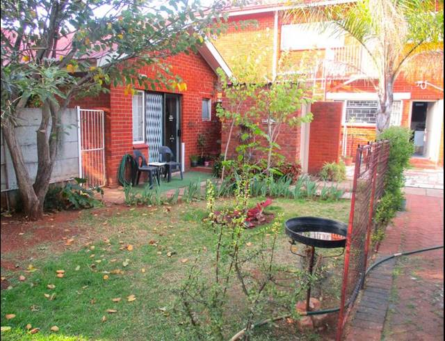 9 BEDROOM HOUSE FOR SALE IN GENERAL DE WET